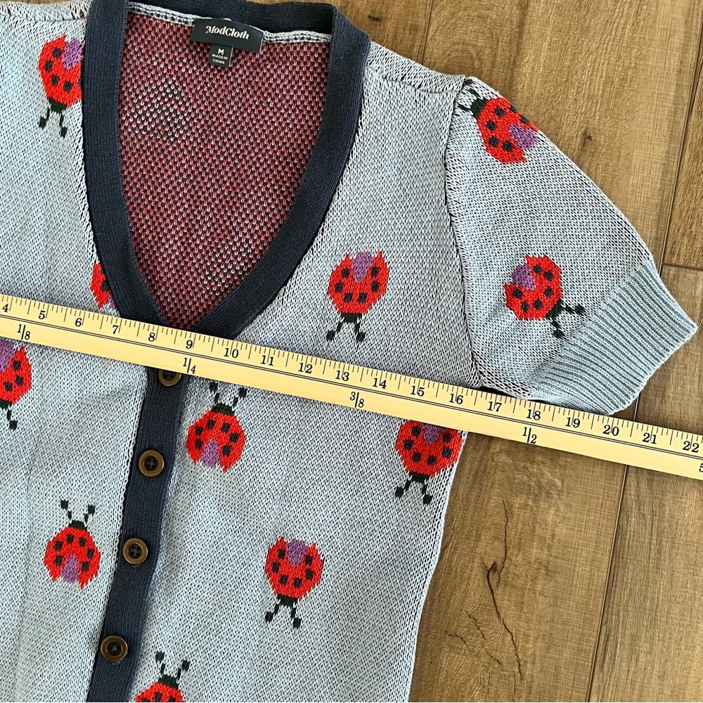 ModCloth Ladybug Print Cardigan Sweater Medium Blue Short Sleeve Cute Retro - Picture 9 of 10
